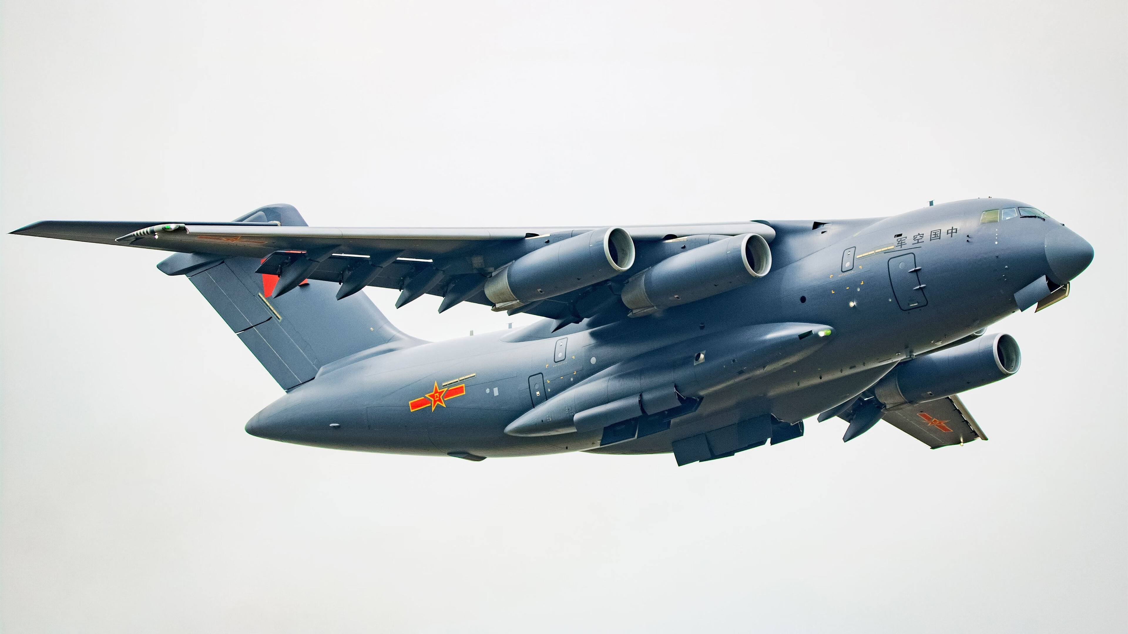 世界滑雪巡回赛中国选手再创佳绩，摘得多枚奖牌，国际滑雪冠军