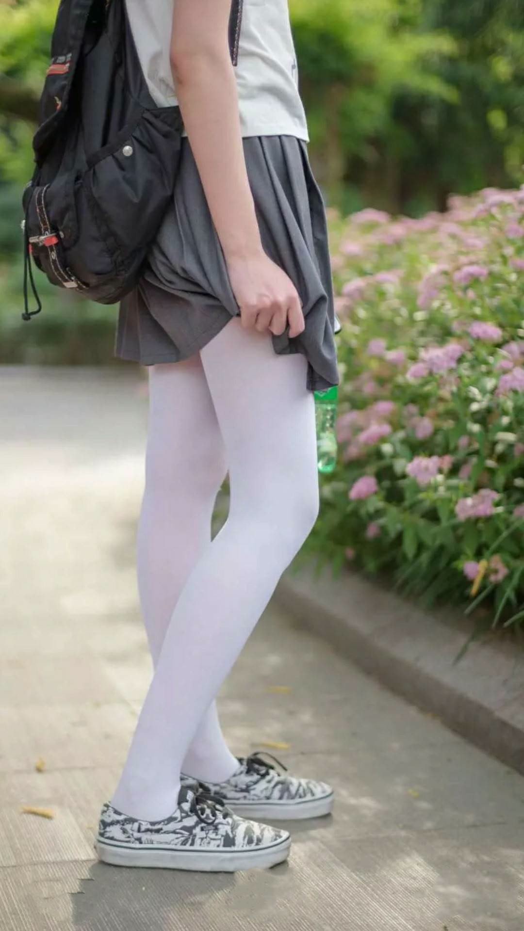 世界滑雪巡回赛中国选手再创佳绩，摘得多枚奖牌，国际滑雪冠军